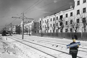 Трамвай едет по улице Карла Либкнехта, зима 1956–1957 &copy;&nbsp;Фото с сайта myekaterinodar.ru