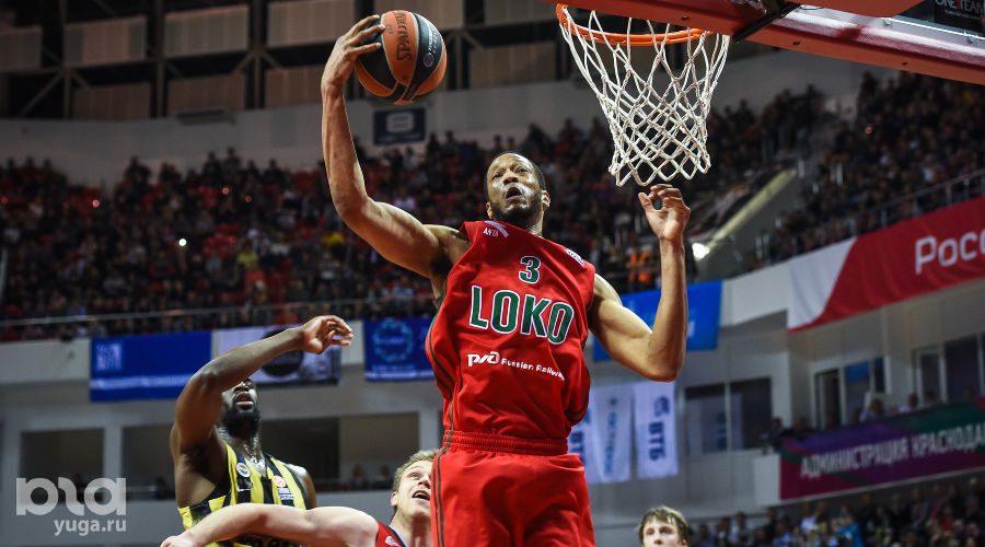 "Локомотив-Кубань" проиграл "Фенербахче" в матче Топ-16 Евролиги © Елена Синеок, ЮГА.ру