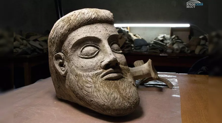  &copy;&nbsp;Фрагмент найденной скульптуры, фото инфоцентра &laquo;Крымский мост&raquo;