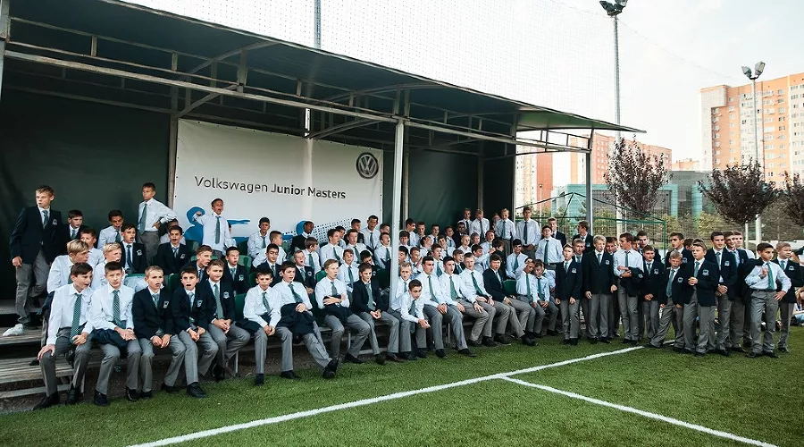 Футболист Панов сыграл с участниками Volkswagen Junior Masters в Академии &laquo;Краснодара&raquo; &copy;&nbsp;Фото предоставлено пресс-службой Юг-Авто