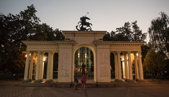 Сквер им. Маршала Г.К. Жукова &copy;&nbsp;Фото Елены Синеок, Юга.ру