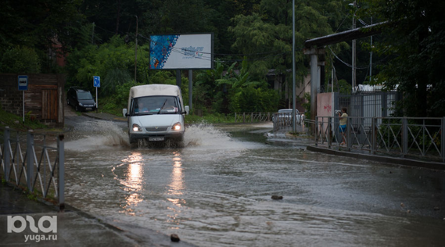 Подтопление в Центральном районе Сочи © Нина Зотина, ЮГА.ру