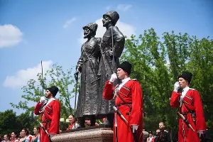 Открытие памятника «Славным сынам отечества – казакам и горцам – героям Первой мировой войны» в Краснодаре &copy;&nbsp;Фото Елены Синеок, Юга.ру