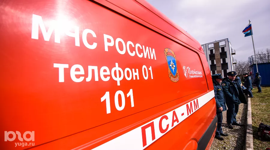 Пожарные &copy;&nbsp;Фото Елены Синеок, Юга.ру