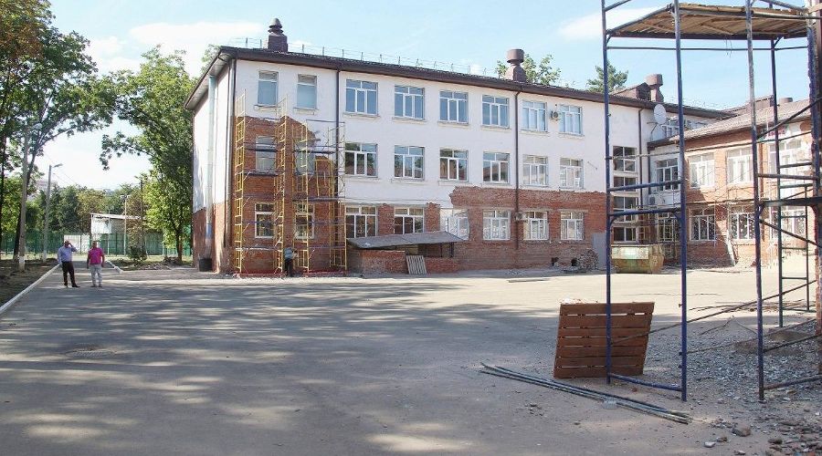 Фасад гимназии №69 © Фото пресс-службы администрации Краснодара