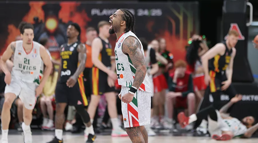 Игрок УНИКСа Маркус Кин празднует трехочковое попадание в овертайме матча за бронзовые медали против «Локомотива-Кубань», 2 июня 2025 г. &copy;&nbsp;Фото предоставлено пресс-службой ПБК &laquo;Локомотив-Кубань&raquo; (автор –&nbsp;Фёдор Обмайкин)