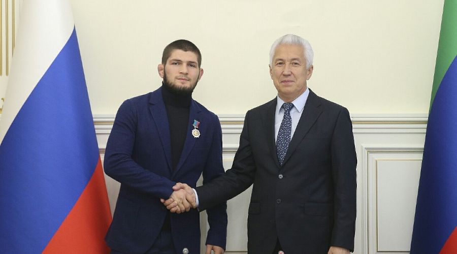 Хабиб Нурмагомедов и Владимир Васильев © Фото пресс-службы главы и правительства Республики Дагестан