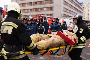 Соревнования МЧС по спасению пострадавших в автомобильной аварии © Фото Елены Синеок, Юга.ру