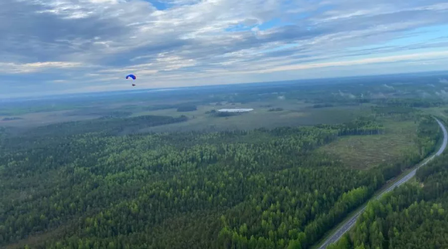 Фёдор Конюхов летит на мотопараплане из Архангельска в Новороссийск &copy;&nbsp;Телеграм-канал Фёдора Конюхова, T.me/konyukhovfedor