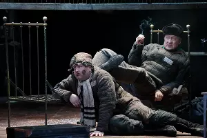 Кадр из спектакля &laquo;Жизнь и судьба&raquo; &copy;&nbsp;Фото с сайта kinohod.ru
