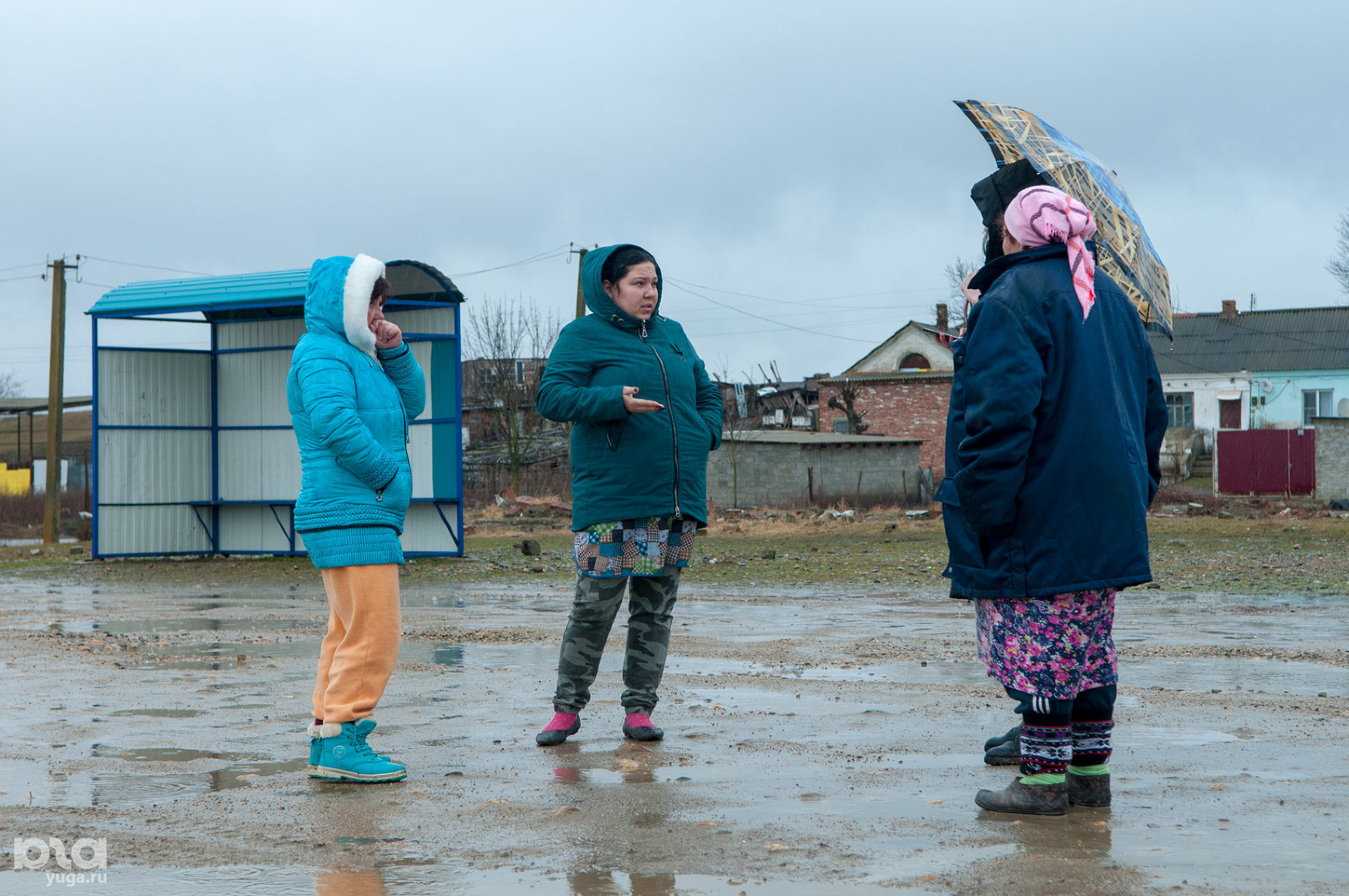 Жители поселка МТФ-1 © Фото Дмитрия Пославского, Юга.ру
