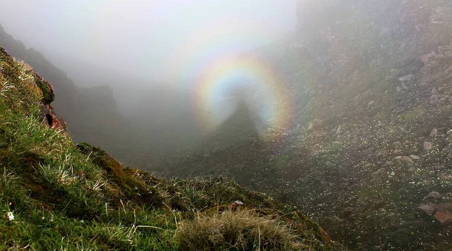 Брокенский призрак в окружении глории &copy;&nbsp;Фото Uwelino, commons.wikipedia.ru