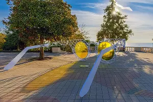 Арт-объект «Очки солнца» в Сочи &copy;&nbsp;Фото с сайта blogsochi.ru