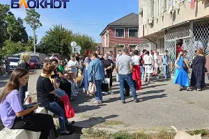  &copy;&nbsp;фото &laquo;Блокнот Краснодара&raquo; https://bloknot-krasnodar.ru/news/v-krasnodare-sotni-lyudey-shturmuyut-voenkomaty-1652747