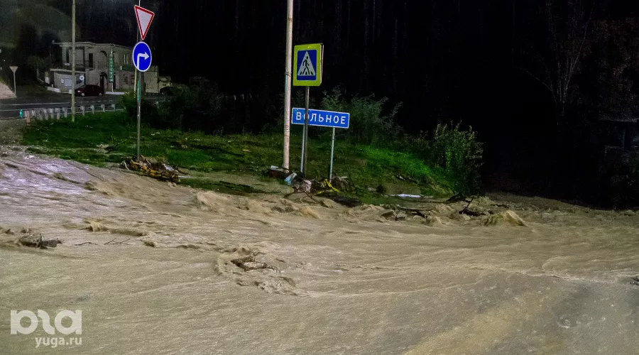 Подтопление в Туапсе, 24 октября 2018 г. &copy;&nbsp;Фото Владислава Щеколдина, Юга.ру