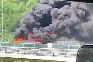 Стоп-кадр видео пожара на улице Пластунской в Сочи 6 мая &copy;&nbsp;телеграм-канал &laquo;Россия. Кубань. Новости&raquo;, @russiakuban