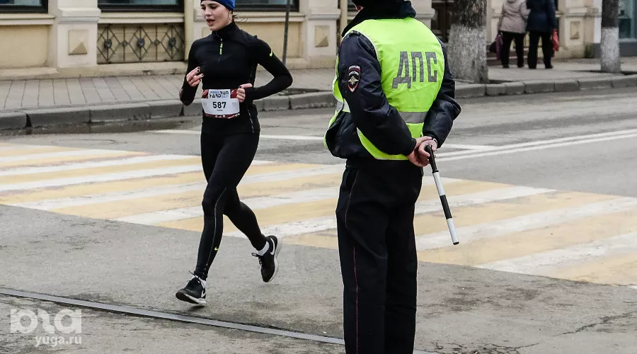 Первый ультра марафон «HOKA Hard Run 2017» в Краснодаре &copy;&nbsp;Фото Юга.ру