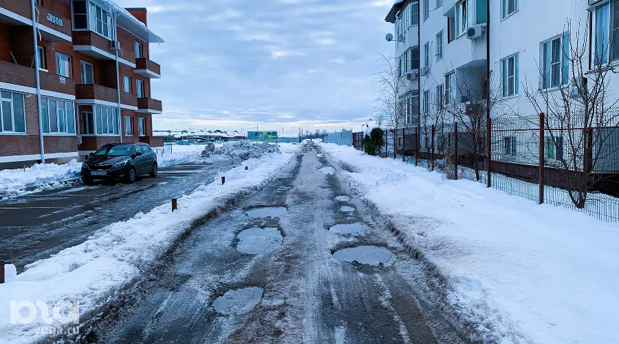 На фото выезд из поселка Российского в коттеджный поселок Комарово &copy;&nbsp;Фото Никиты Зырянова, Юга.ру