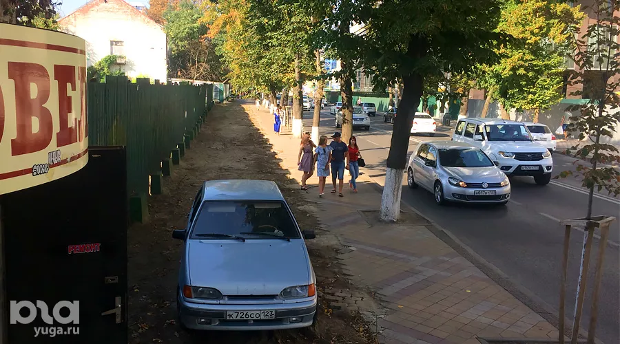 Забор на ул. Красной &copy;&nbsp;Фото Дмитрия Пославского, Юга.ру