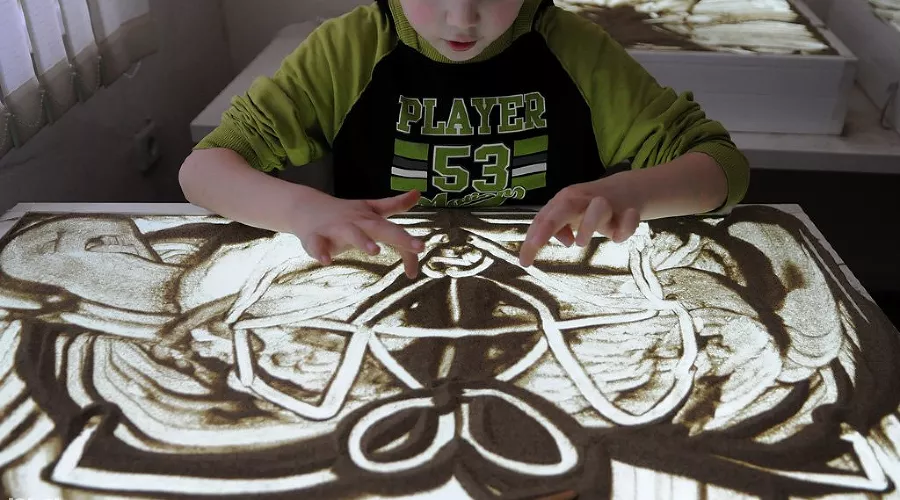 Песочная арт-терапия для детей-аутистов &copy;&nbsp;Елена Синеок. ЮГА.ру