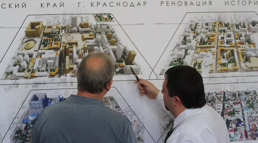 «Сохранять его — это преступление. Только реконструкция». В мэрии обсудили будущее Краснодара