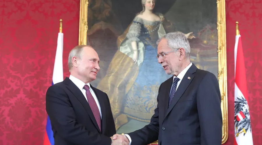 Владимир Путин и Александр ван дер Беллен &copy;&nbsp;Фото пресс-службы администрации президента РФ