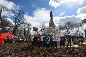 Митинг протеста в Вишняковском сквере &copy;&nbsp;Фото Елены Синеок, Юга.ру
