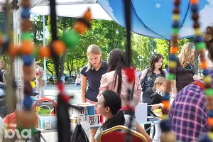 Праздничная ярмарка в сквере им.Жукова &copy;&nbsp;Елена Синеок. ЮГА.ру