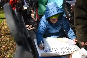 Митинг протеста в Вишняковском сквере &copy;&nbsp;Фото Елены Синеок, Юга.ру