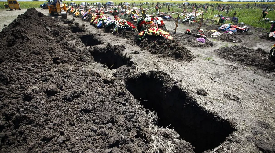 На кладбище в Крымске &copy;&nbsp;Фото Влада Александрова, Юга.ру