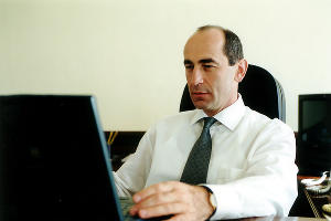 Роберт Кочарян © Фото с сайта wikipedia.org