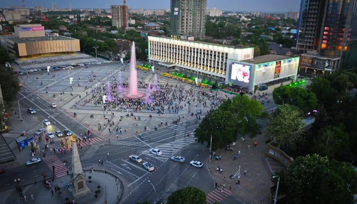 Главная городская площадь (до апреля 2019 года — Театральная), Краснодар &copy;&nbsp;Фото Елены Синеок, Юга.ру