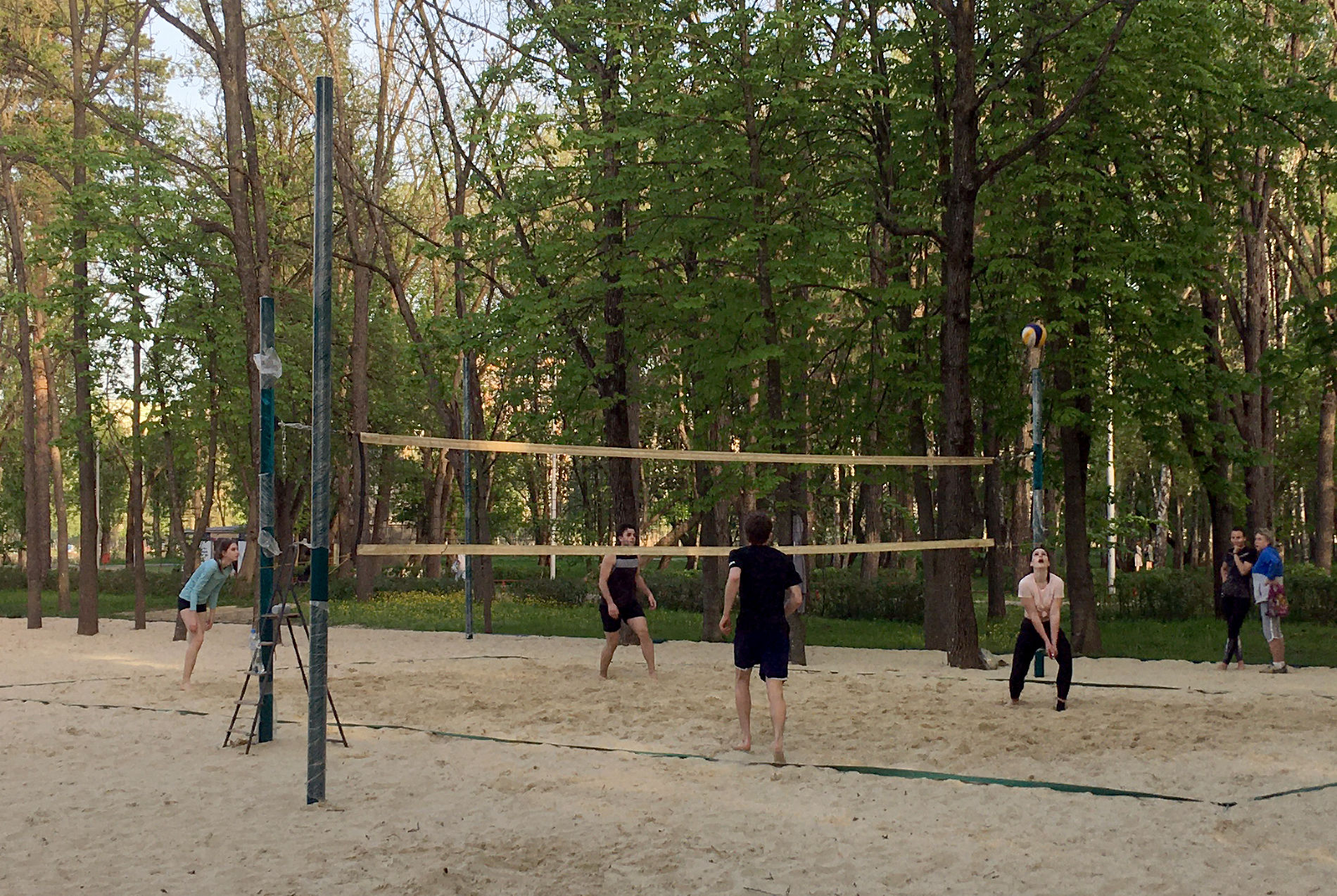 Да и парковая волейбольная площадка вполне похожа на кадр из презентации © Фото Тимура Рыжкова, Юга.ру