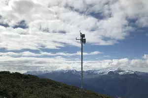 Автоматическая метеорологическая станция на Роза Пик &copy;&nbsp;Фото из личного архива Адриана Коротеева