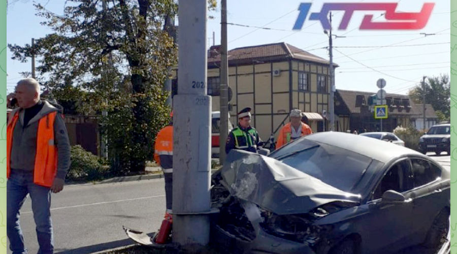 Утром 30 октября автомобиль вылетел на трамвайные пути на углу Колхозной и Клинической &copy;&nbsp;Скриншот телеграм-канала &laquo;КТТУ&raquo;, T.me/kttukrd