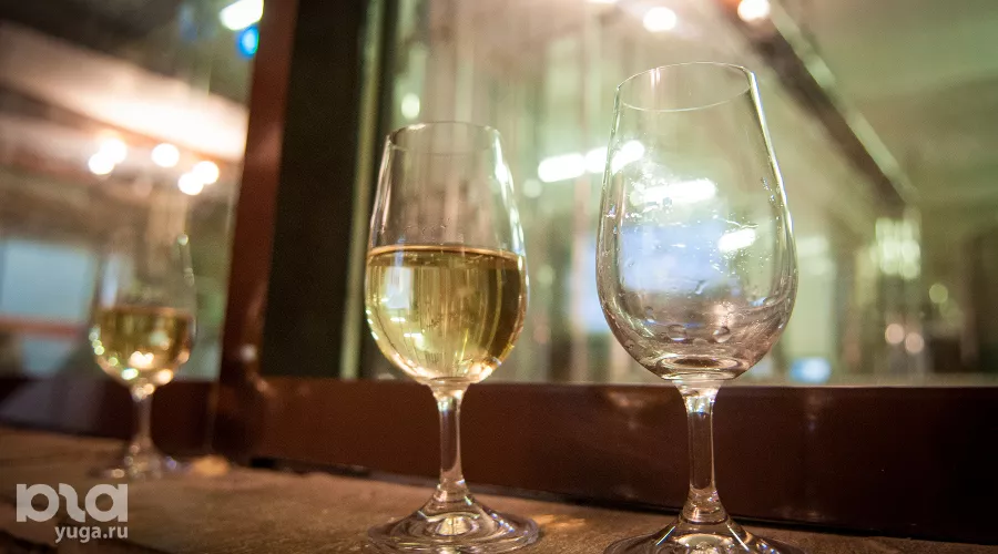 Подвалы завода шампанских вин "Абрау-Дюрсо" &copy;&nbsp;Фото Елены Синеок, Юга.ру