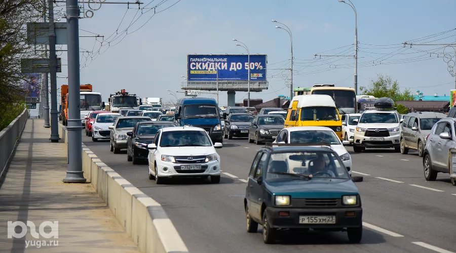 Транспорт &copy;&nbsp;Фото Елены Синеок, Юга.ру