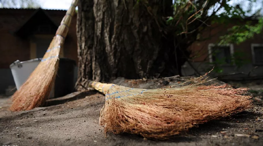 Газовики провели субботник в школе им. Захарченко &copy;&nbsp;Фото Елены Синеок, Юга.ру