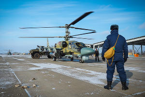 Подготовка вертолета Ка-52 к полету © Виталий Тимкив, Юга.ру