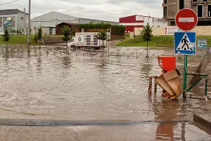 Последствия ливня на улице Московской &copy;&nbsp;Фото Дмитрия Пославского, Юга.ру