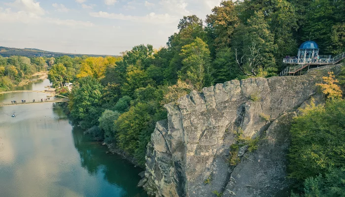 Вид на скалу Петушок в Горячем Ключе &copy;&nbsp;Фото Евгения Таранжина, Юга.ру