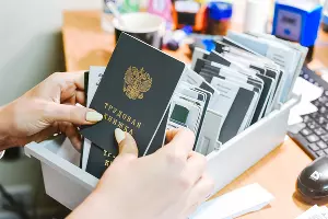 Трудовая книжка &copy;&nbsp;Фото Елены Синеок, Юга.ру