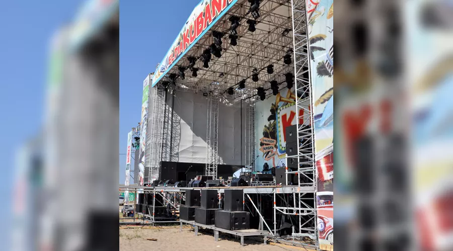 Подготовка к фестивалю Kubana-2011 &copy;&nbsp;Елена Синеок. ЮГА.ру