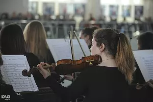 Всероссийский юношеский симфонический оркестр под управлением Юрия Башмета дал концерт в железнодорожном вокзале Адлера &copy;&nbsp;Никита Быков, ЮГА.ру