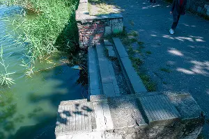 Еще одна лестница заканчивается под водой &copy;&nbsp;Фото Дмитрия Пославского, Юга.ру