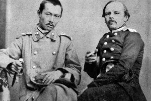 Достоевский (справа) и Ч. Валиханов. Фотография снята в Семипалатинске в 1858 году &copy;&nbsp;Изображение является общественным достоянием