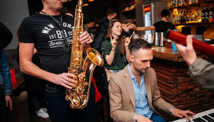 Джазовый четверг в баре «Зерно», саксофонист Юрий Красильников, пианист Владимир Шубин &copy;&nbsp;Фото Николая Владимирова