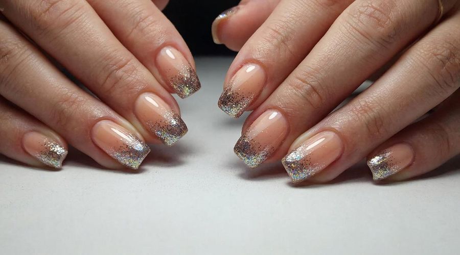 маникюр &copy;&nbsp;Изображение сгенерировано нейросетью Gigachat