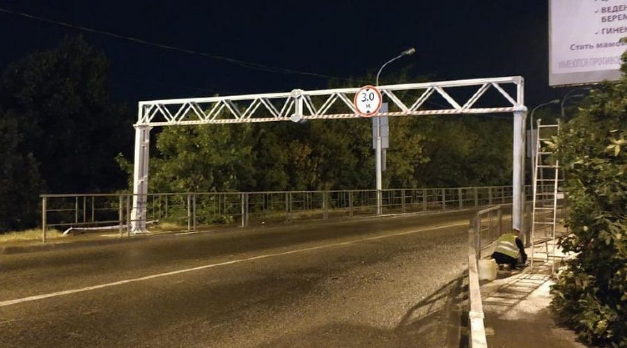 Габаритные рамы на Яблоновском мосту © Фото пресс-службы администрации Краснодара