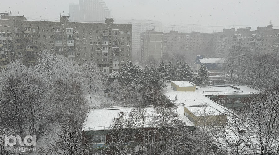 В Краснодаре в первый рабочий день года выпал снег. Автомобилисты застряли в 9-балльных пробках